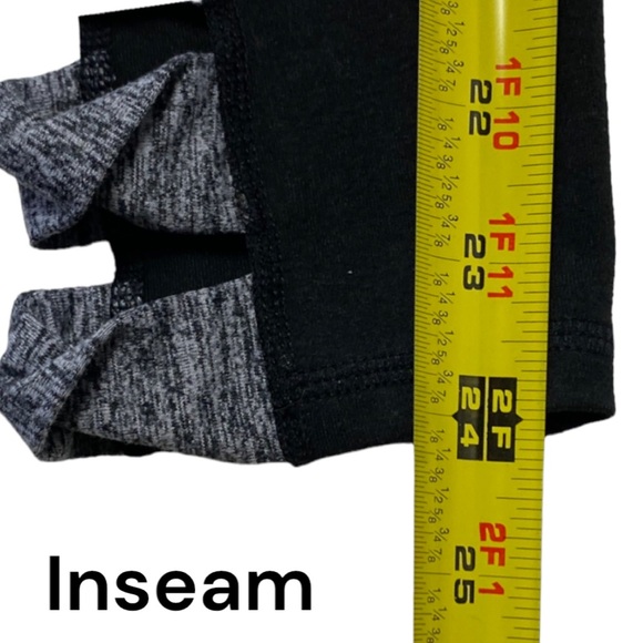 NWT GAIAM 7/8 Yoga Leggings Black and Gray OM Taylor Twist Cut Out Size XS - Picture 15 of 15